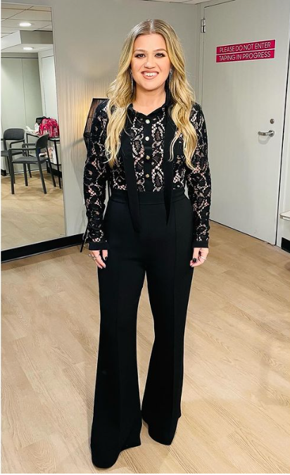 Kelly Clarkson Shows ‘Revenge Body’ in New Look — She Survived a ...