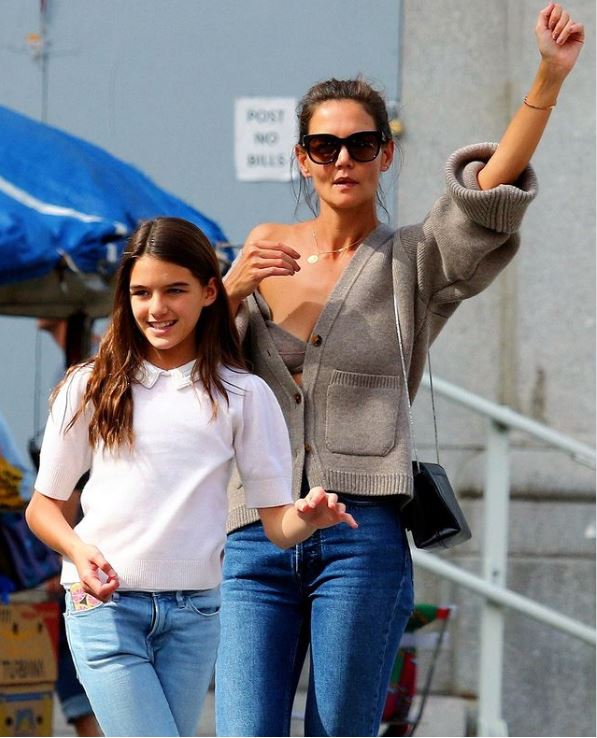 Fans Say Suri Cruise Looks like a ‘Female Version of Tom Cruise’ as She ...