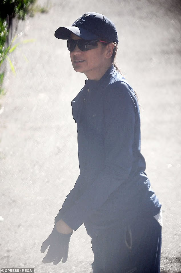 ’90s TV star sparks outrage as she is caught putting up anti-ICE signs near her $2million Los Angeles home