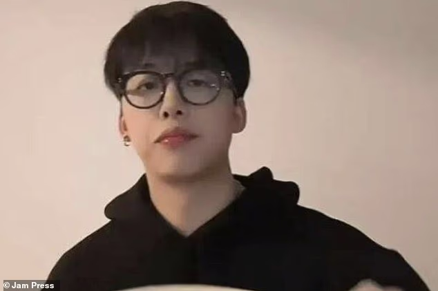 Bodybuilding influencer Bi Jiaqi, 26, dies after complaining his ‘head was swollen like a steamed bun’