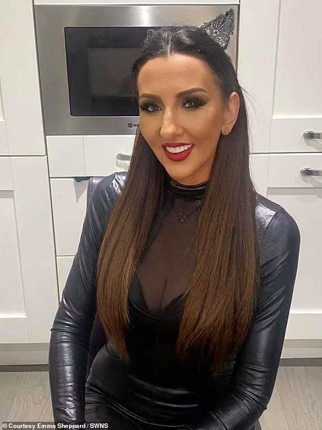 Mother, 42, who looked ’empty and drained’ from her 18-year marriage unveils her stunning post-divorce transformation after joining the gym and setting up a Tinder account