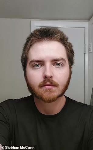 Trans photojournalist takes a selfie everyday for three years to show her transformation from a man into a woman