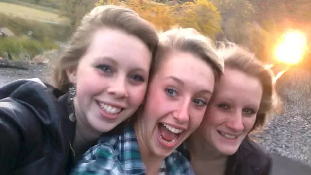 Selfie taken before three friends died showed they missed heartbreaking detail