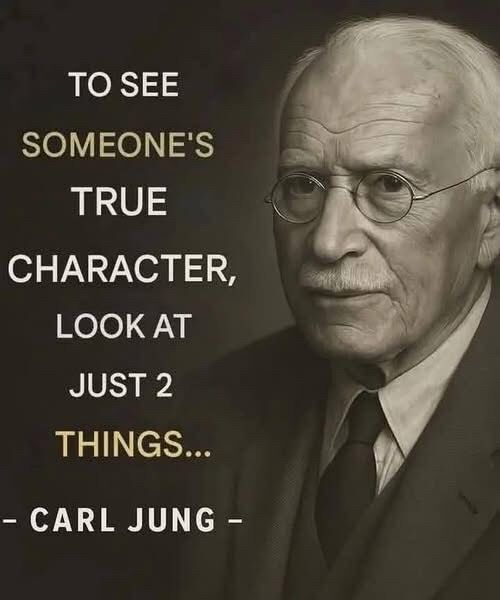 Recognizing a person’s true character often becomes clearer through their actions rather than their words. Many experts say two important signs reveal a lot about someone’s personality. First is how they treat people who cannot benefit them in any way. Second is how they behave during difficult moments, when patience, honesty, and integrity are truly tested.