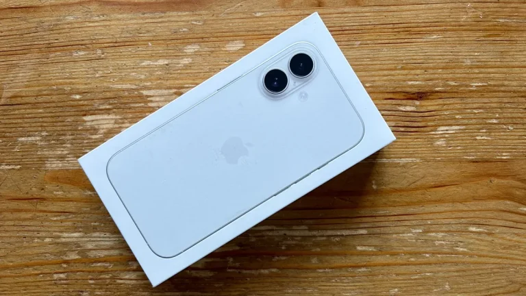 Apple security update fixes iPhone camera privacy flaw